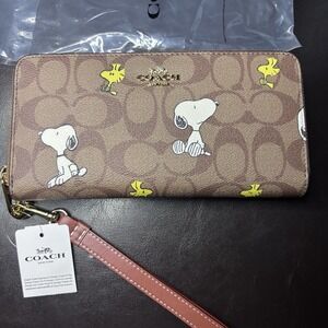 NWT  COACH x PEANUTS Long Zip around Wallet Snoopy Woodstock Khaki Brown